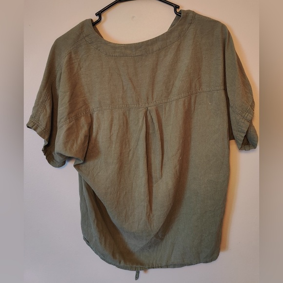 V-neck button down - Picture 3 of 4